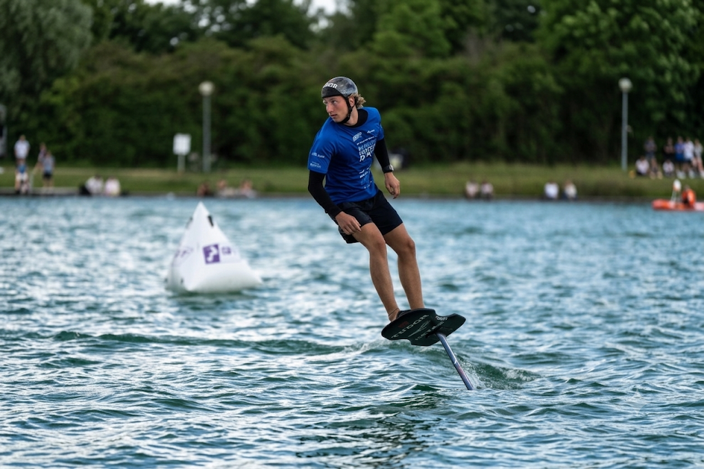 eFoil-Rider in Aktion bei den Munich Water Days