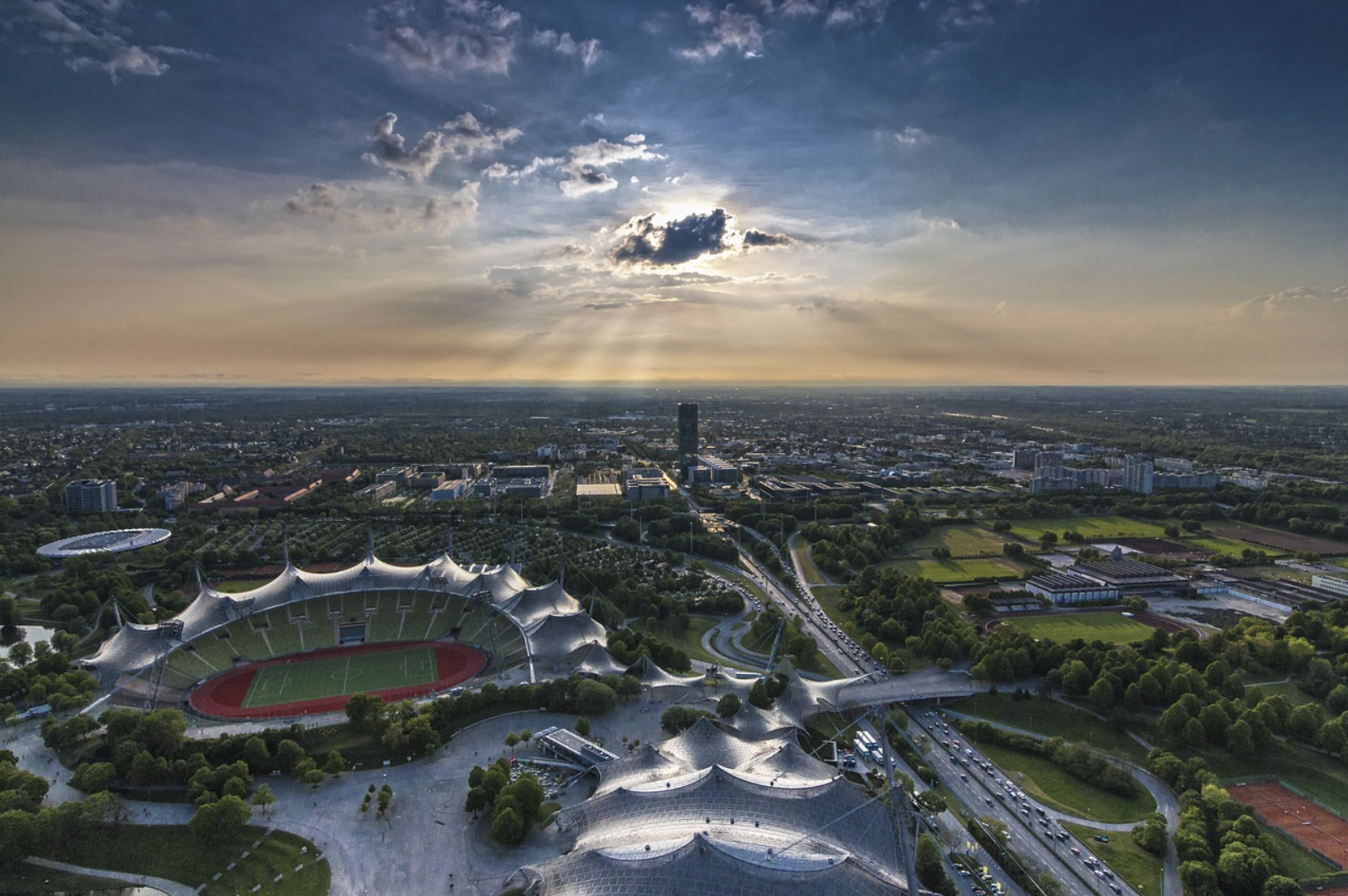 Olympiapark München mit Olympiaturm und Zeltdach
